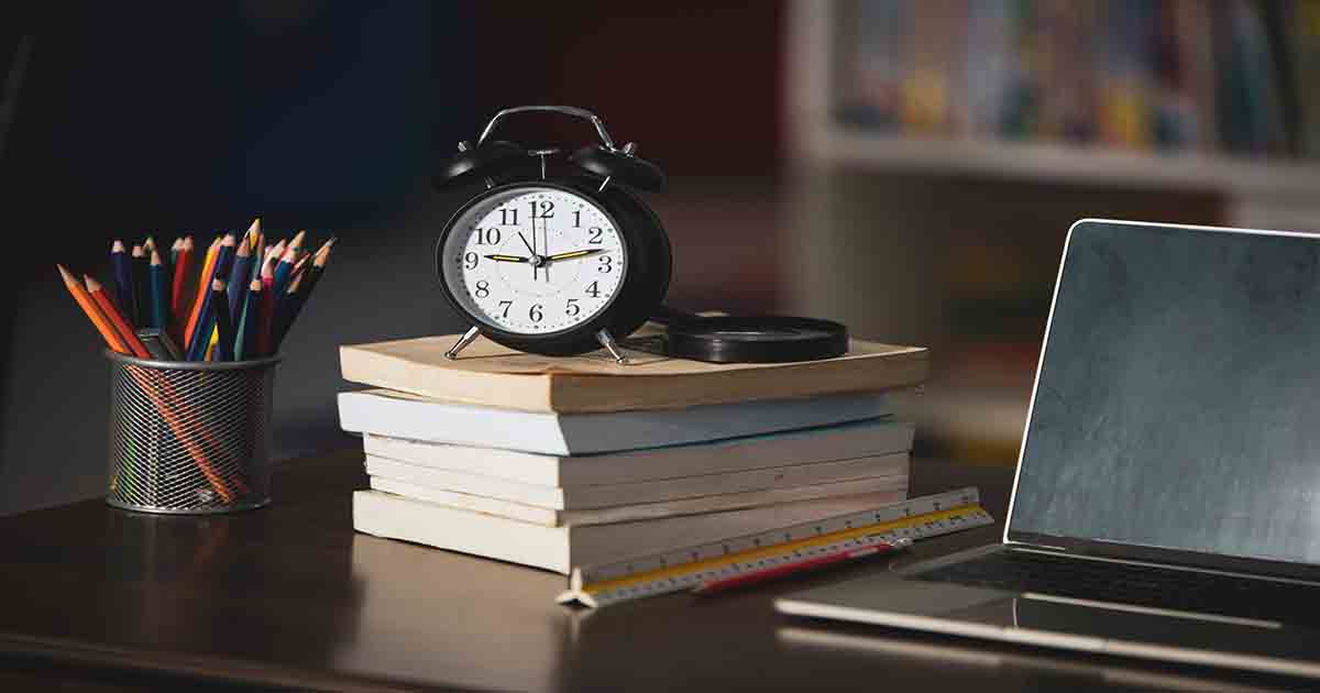 Chia sẻ miễn phí file thiết kế Background bàn học đẹp